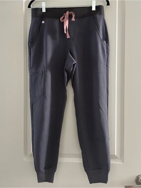 FIGS Zamora Jogger Scrub Pants – Graphite Gray with Mauve Drawstring – S/P
